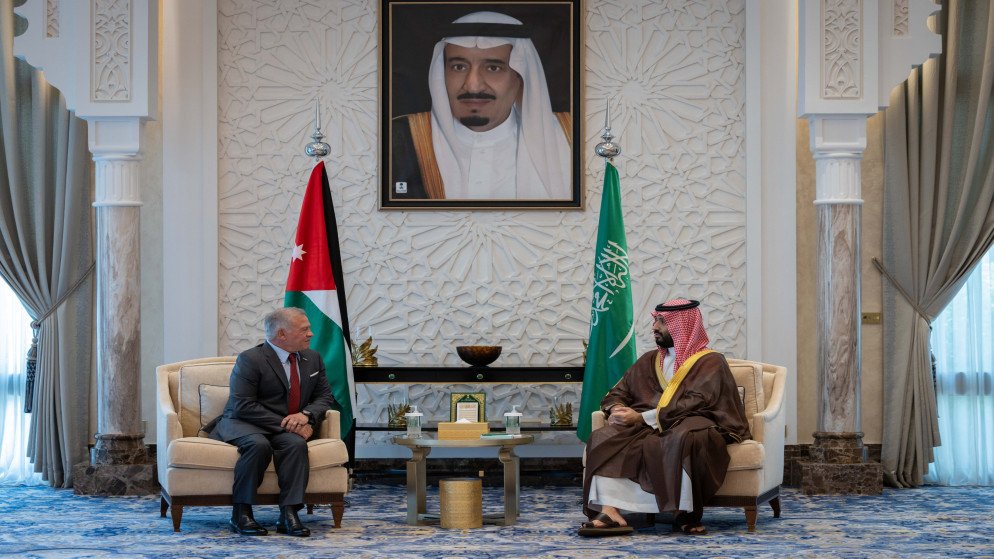 الملك يتلقى اتصالا هاتفيا من ولي العهد السعودي