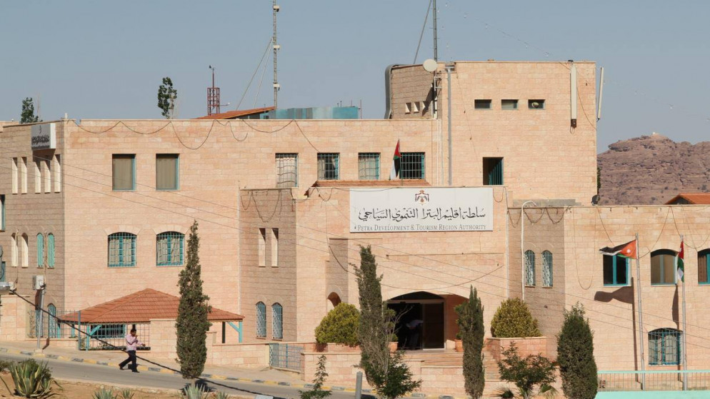 إنهاء خدمات وقبول استقالة من سلطة إقليم البترا