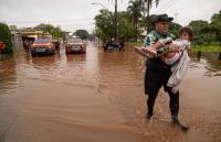  فيضانات هائلة تجبر 70 ألف برازيلي على ترك منازلهم