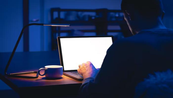 ظهور إبستين عربي وفيديوهات خادشة تورط سياسيين ورياضيين وفنانين ..  التفاصيل