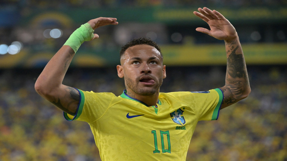 إصابة نيمار تبعده عن وديات البرازيل وتهدد مشاركته بافتتاح كأس العالم
