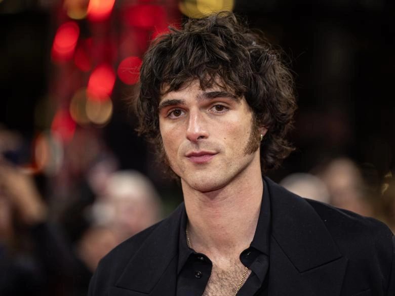 جاكوب إلوردي في مفاوضات متقدمة لدور جيمس بوند