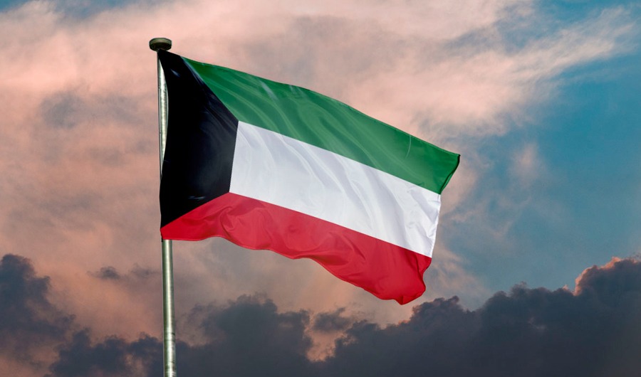 الدفاع الكويتية تعترض صاروخين باليستيين و13 مسيّرة 