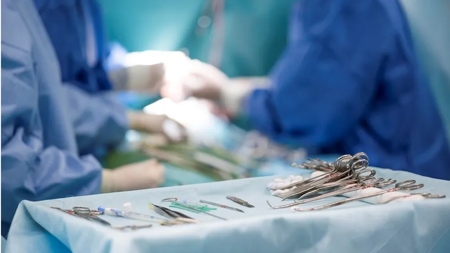 نجاح عملية جراحية نادرة لاستئصال ورم وزنه 22 كغم 