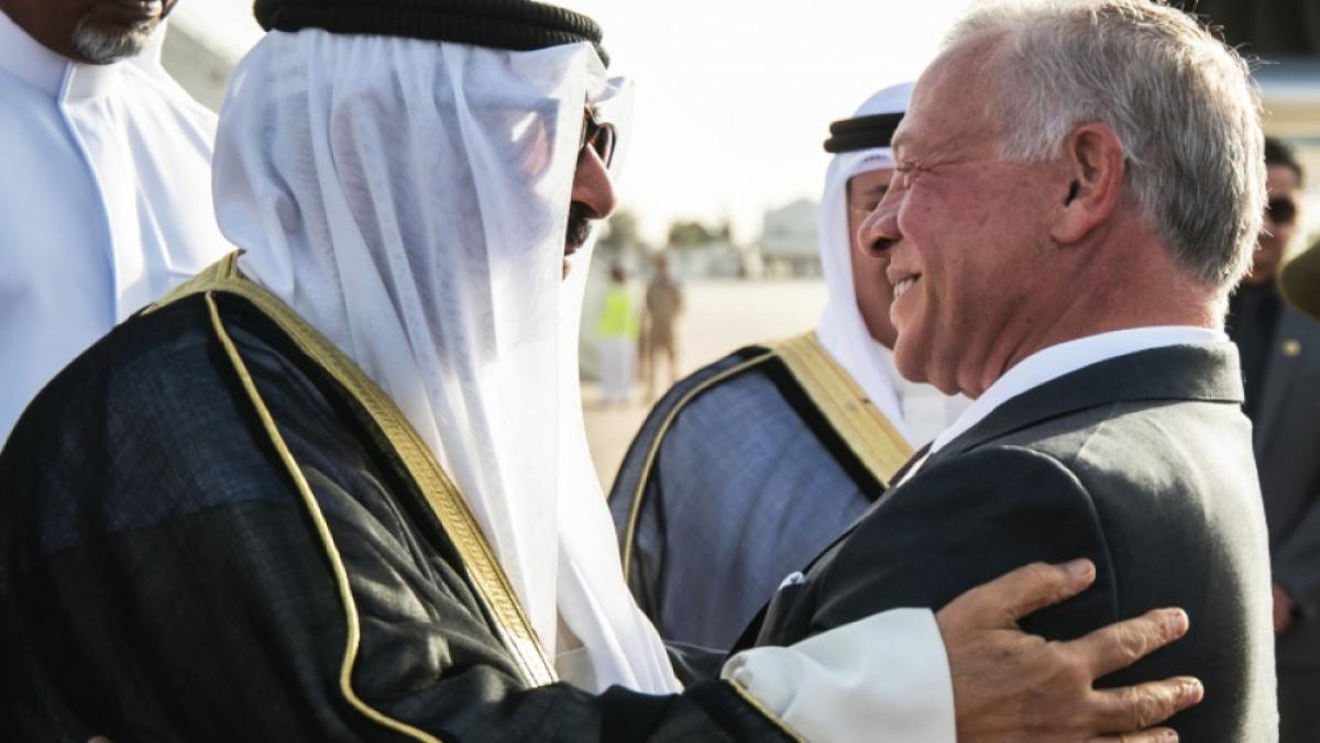 الملك في وداع أمير الكويت بعد اختتام زيارته للأردن