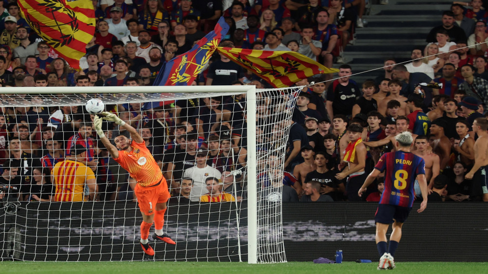 برشلونة وريال مدريد في صراع مبكر على صدارة الدوري
