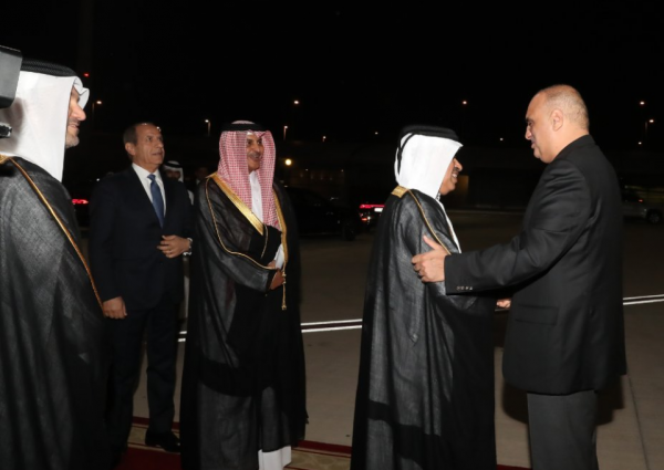 الخصاونة يصل الدوحة 