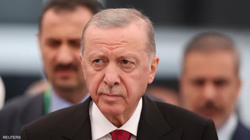أردوغان يستقبل نظيره الجزائري في مطار أسنبوغا بأنقرة