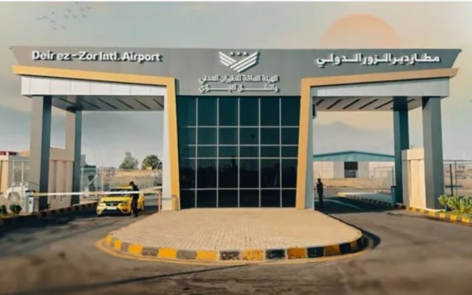 أولى رحلات طيران الجزيرة الكويتية تصل إلى مطار دير الزور