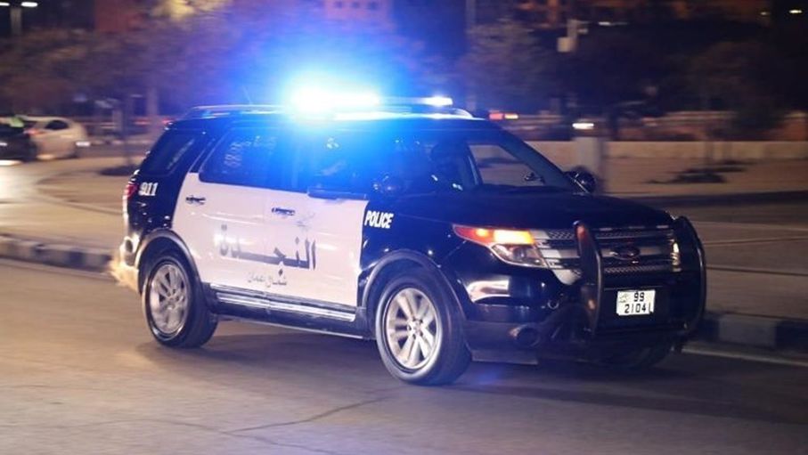القبض على أربعة متورطين بسرقة مركبة بإربد