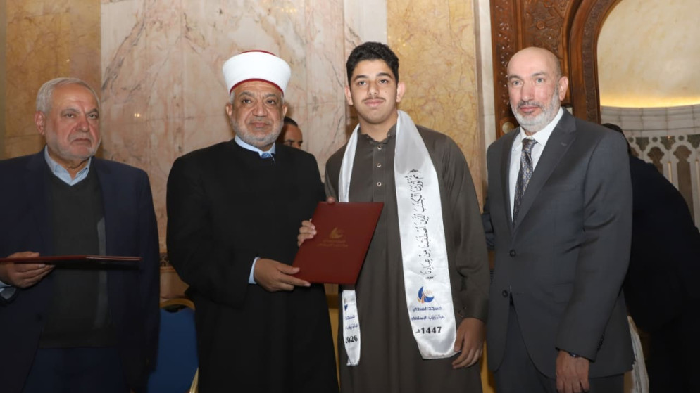 وزير الأوقاف يكرّم كوكبة من حَفَظة القرآن