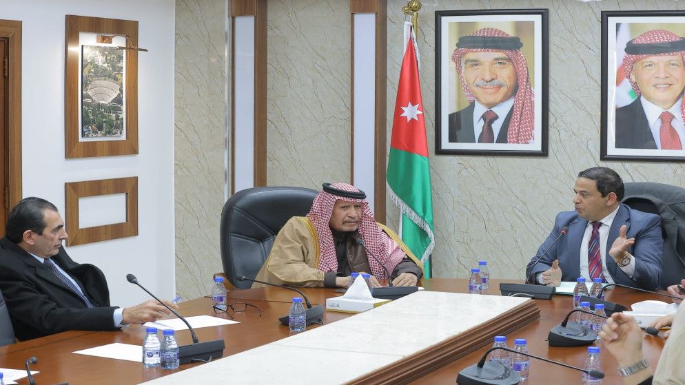 الطاقة النيابية تدرس مقترحات لتقليل كلفة الكهرباء