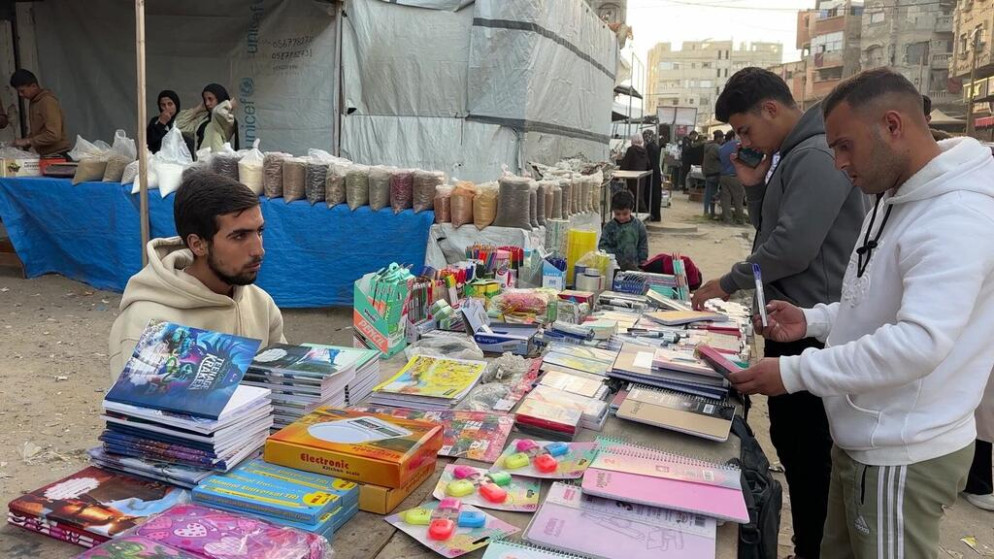 غزة  ..  انهيار اقتصادي يدفع السكان إلى اقتصاد البقاء