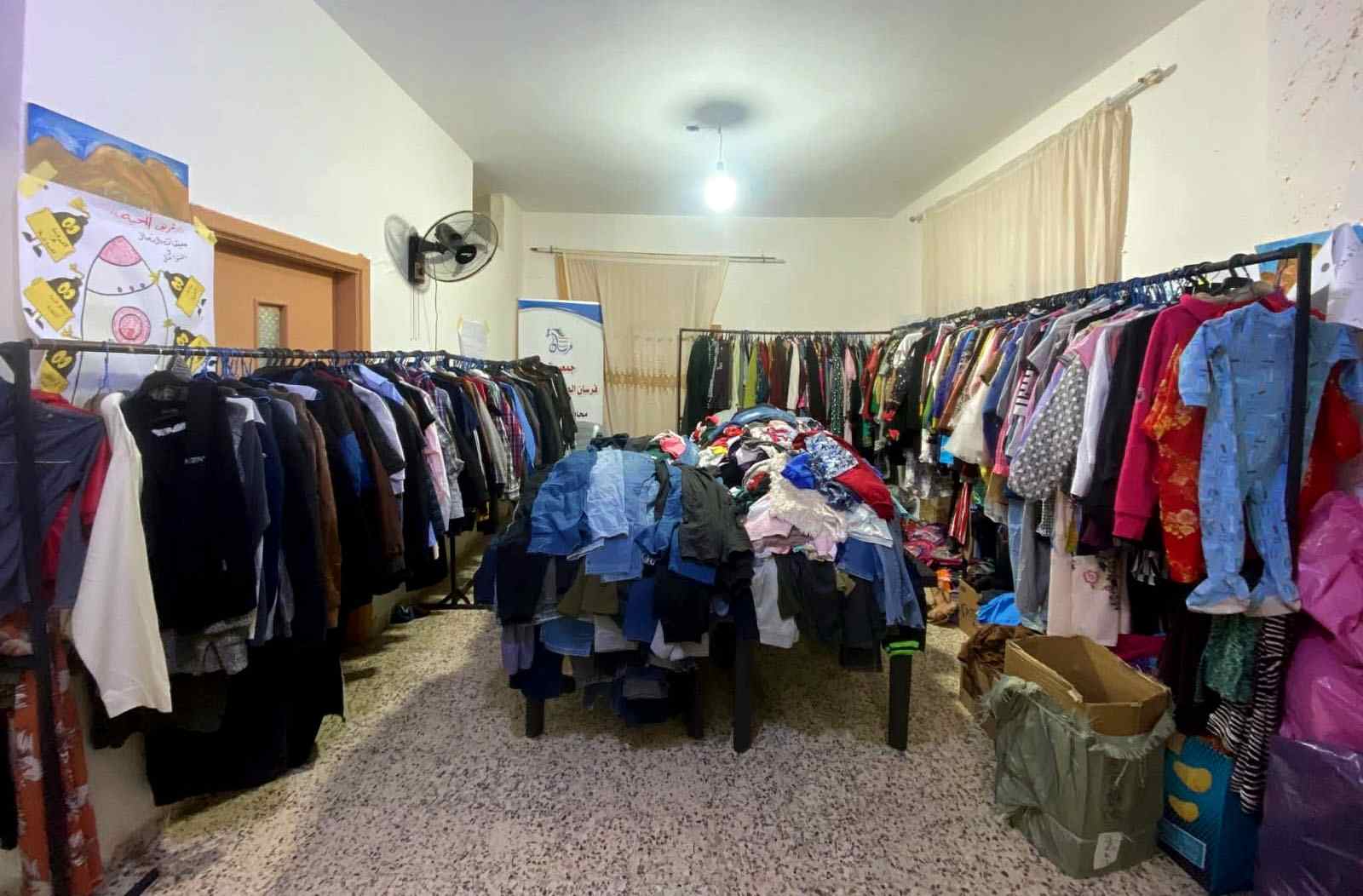 بنك ملابس خيري لدعم الأسر المحتاجة بالطفيلة