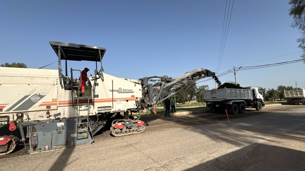  وزارة الأشغال تباشر بصيانة طريق دير علا الرئيسي