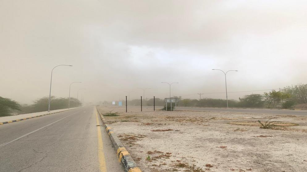 أجواء غير مستقرة مع أمطار رعدية وانخفاض ملموس السبت