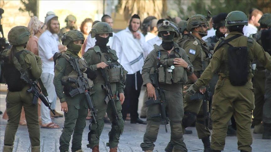 إصابة فلسطينية ومتضامنَين أجنبيَين بهجمات لمستوطنين جنوبي الضفة