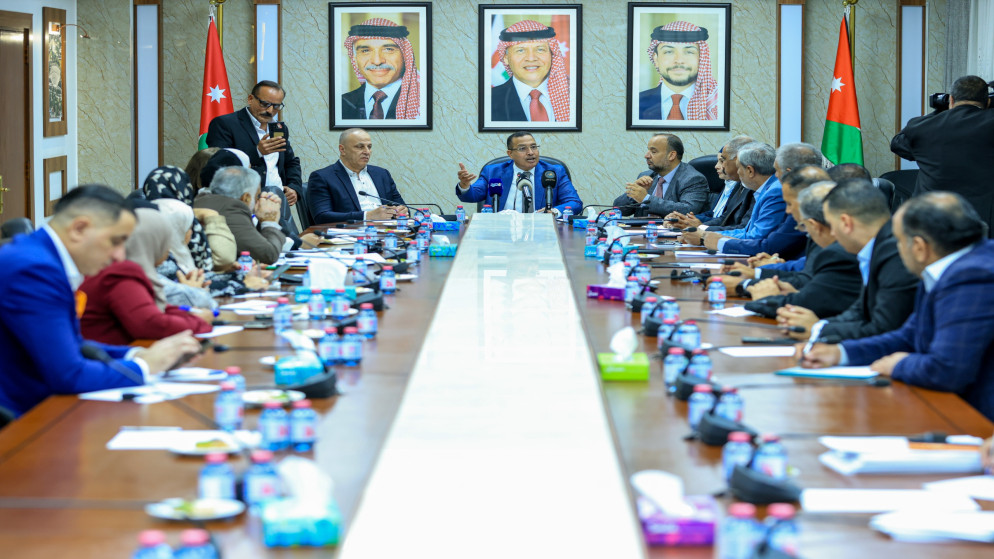 الإدارية النيابية تستمع لاقتراحات حول قانون الإدارة المحلية 