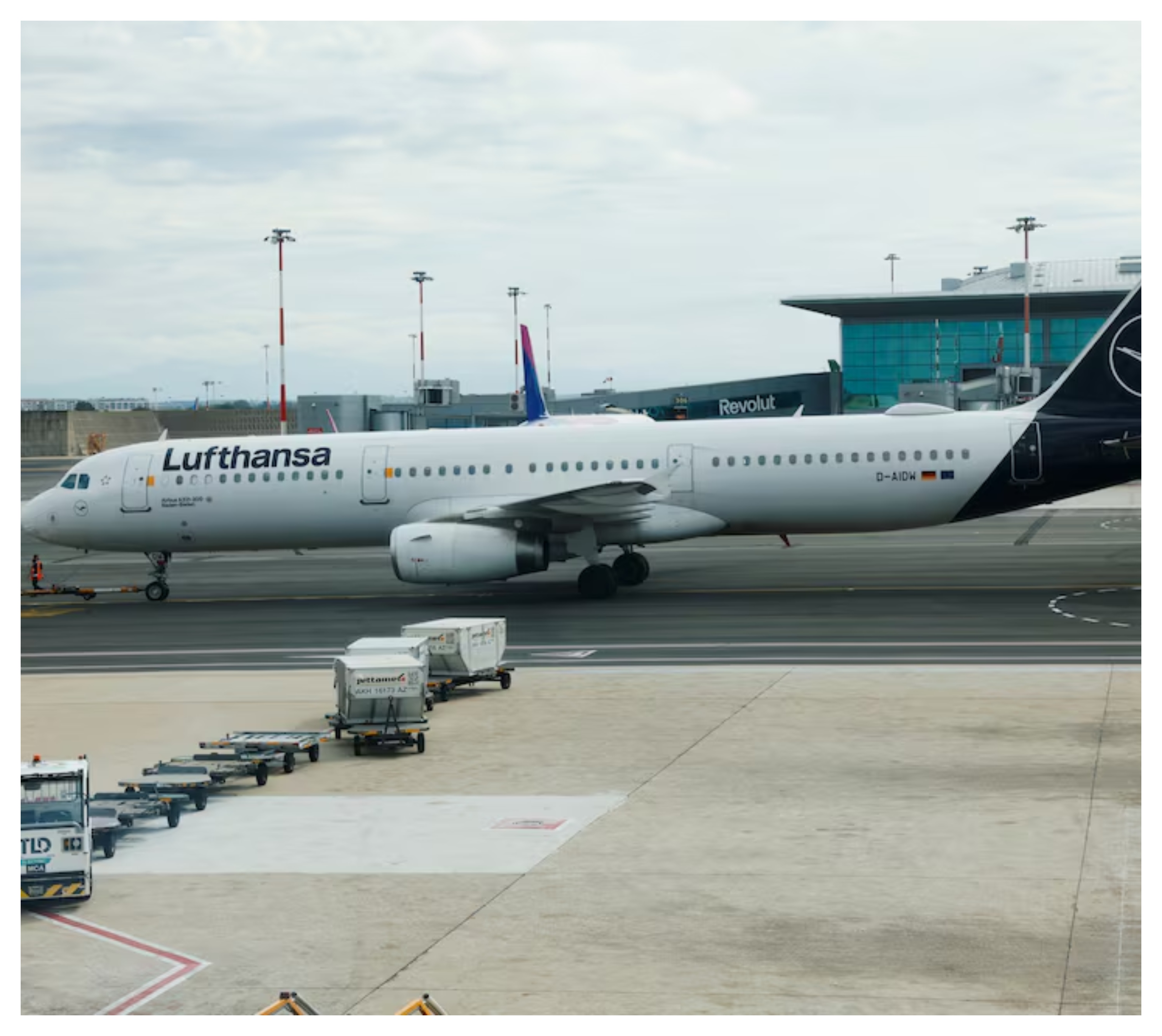 توتر الشرق الأوسط يجبر شركات طيران على تغيير المسارات وإلغاء رحلات 