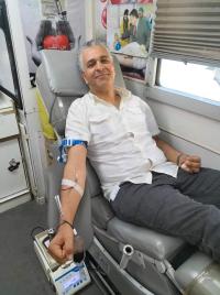 موظفو الشؤون الفلسطينية يتبرعون بالدم 