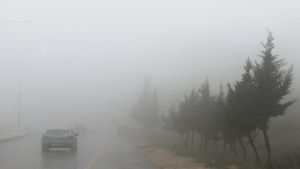 منخفض جوي الأحد وتحذيرات من السيول والرياح النشطة