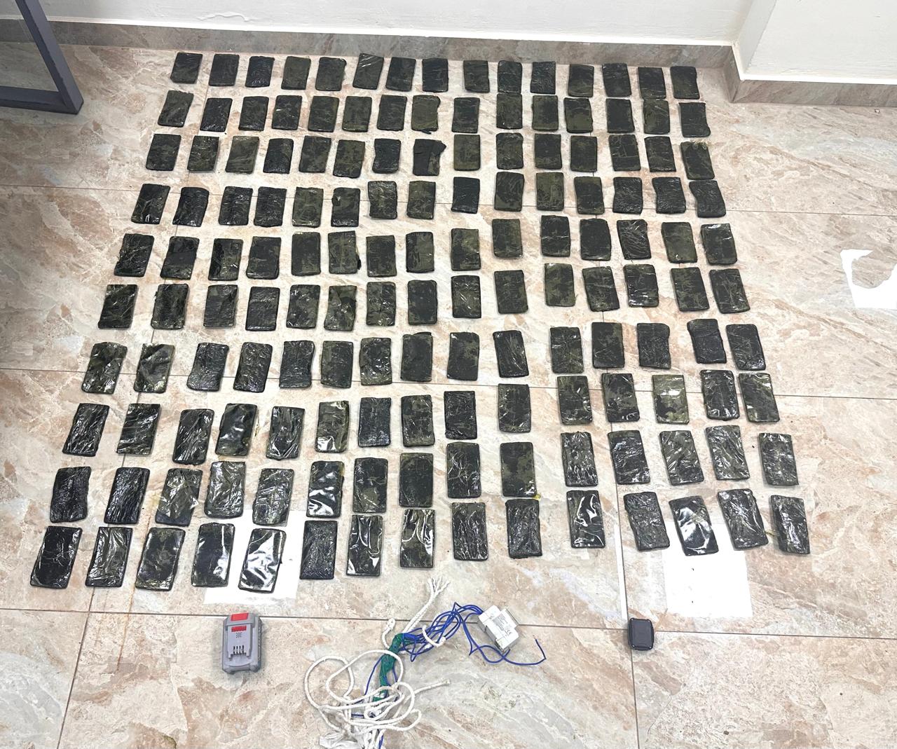 الجيش يحبط عملية تهريب كبيرة للمخدرات بواسطة بالون موجّه