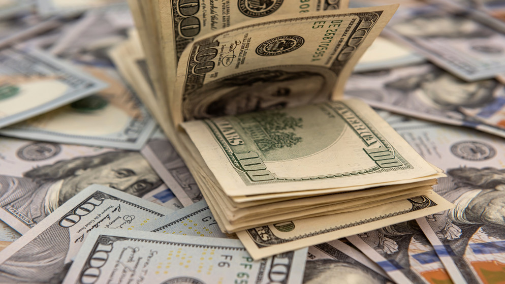 انخفاض الدولار أمام اليورو