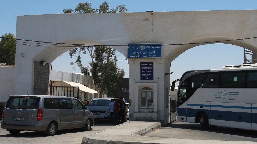 إعادة فتح جسر الملك حسين الأحد أمام حركة المسافرين