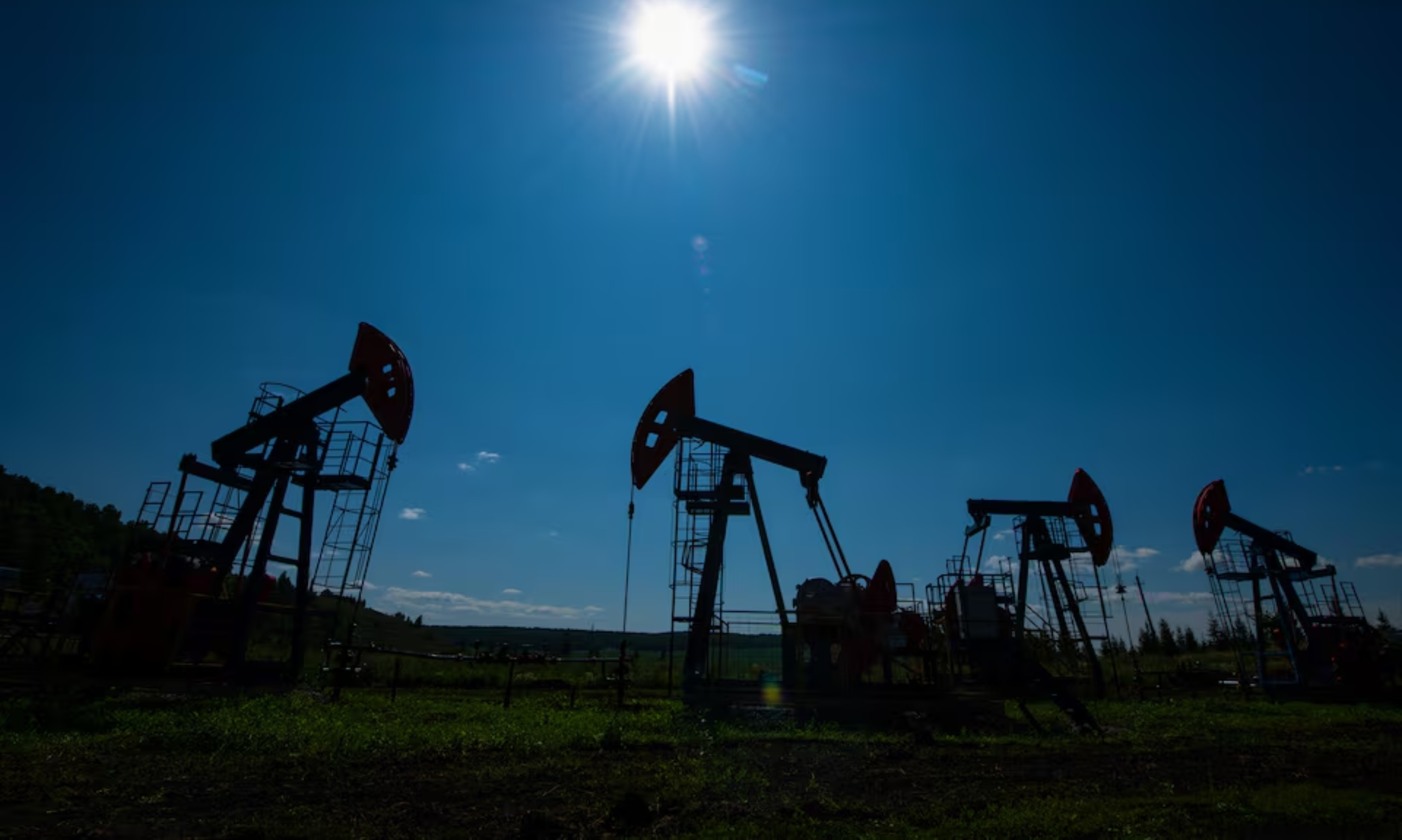 النفط يرتفع قليلا مع ترقب مسار محادثات السلام في أوكرانيا