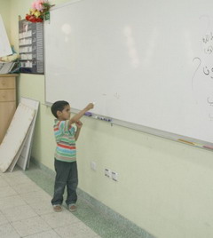 معلم صف لغة انجليزية .ما مصيرهم ؟