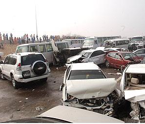 8  إصابات اثر  تصادم 9 سيارات على طريق اربد عمان