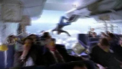 صور مذهلة من داخل الطائرة الفرنسية المنكوبة اثناء سقوطها وتطاير الركاب في الهواء