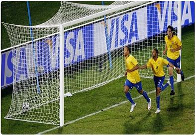 البرازيل تطيح بايطاليا من كأس القارات لكرة القدم