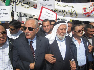 مسيرة حاشدة عقب صلاة العشاء في الطفيلة