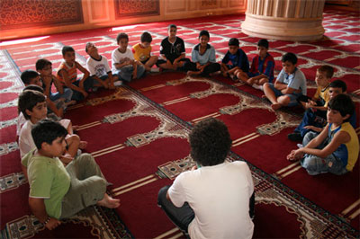 مدرسة في الكرك تستخدم مسجدا للتدريس!