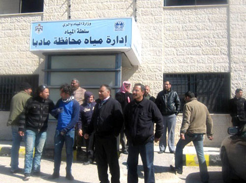 موظفون من مياه مادبا يتوقفون عن العمل