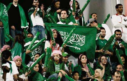  شيخ سعودي يجيز حضور المرأة للمباريات داخل الملاعب