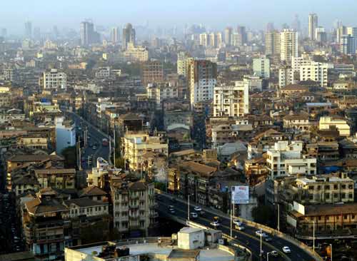 سكان مومباي يدفعون 437 ألف دولار غرامات عن البصق 
