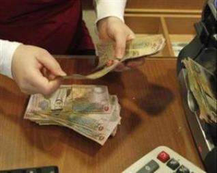 صرف مستحقات مصححي ومراقبي التوجيهي الخميس 