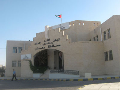 رشق مواطن بمادة حارقة في معان 