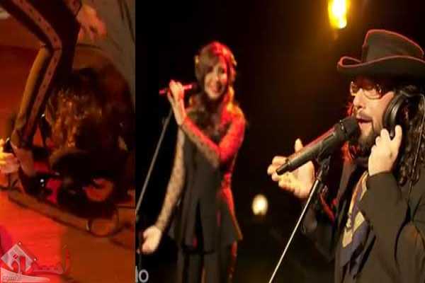  بالفيديو  ..  مطرب إسباني يقبِّل قدم نانسي عجرم