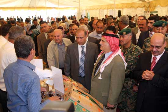  الأمير الحسن بن طلال يفتتح معرضا للغذاء في المعهد الزراعي 