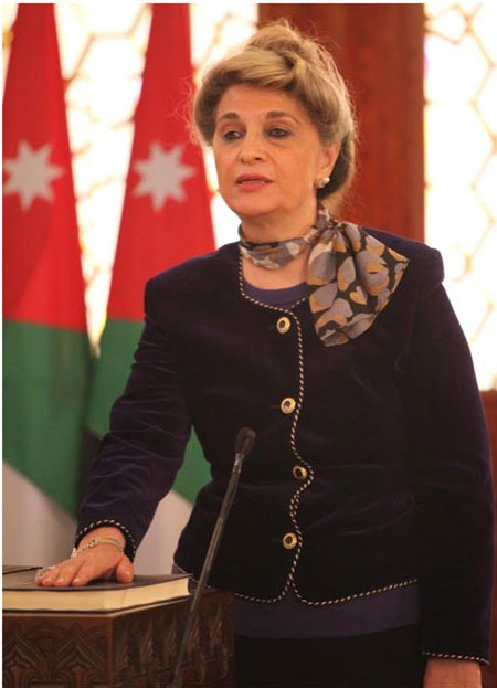 وزيرة شؤون المرأة في أول ظهور إعلامي