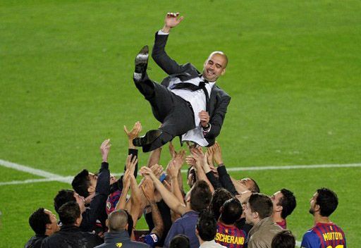 جوارديولا يودع جماهير برشلونة 