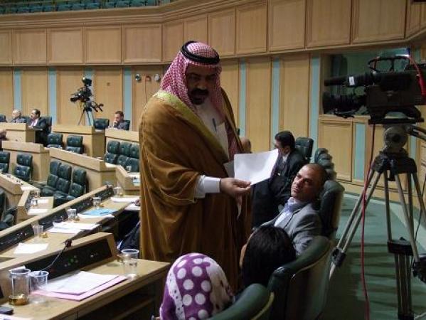 النائب المراعية يحجب الثقة ويصف الحكومة بالموت