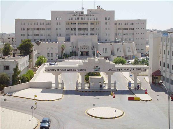 موظفان يحاولان احراق نفسيهما في عمان
