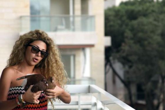  بالصور  ..  ميريام فارس تهدي الحرية لعصافير 