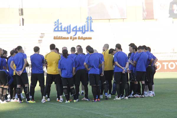  حمد يجتمع بلاعبي المنتخب