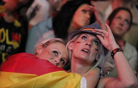  الازوري يعطل الماكينات مجددا  ..  ويعبر لمواجهة الماتدور بنهائي اليورو - صور