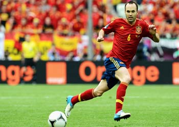 انييستا أفضل لاعب في اليورو 2012